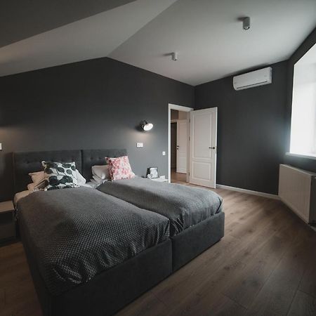 Kostjukowski Apartments Mudroho 12 V Lviv Exterior foto