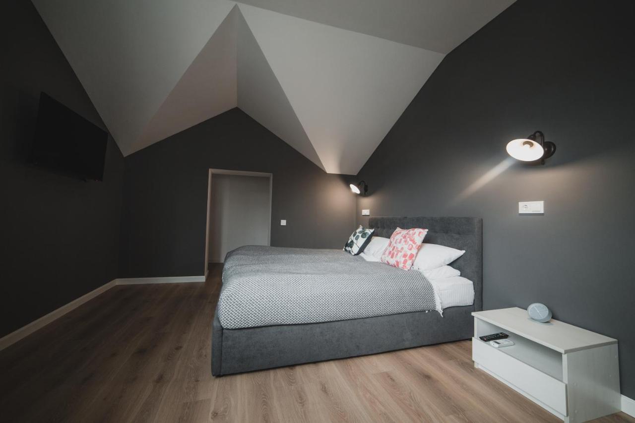 Kostjukowski Apartments Mudroho 12 V Lviv Exterior foto